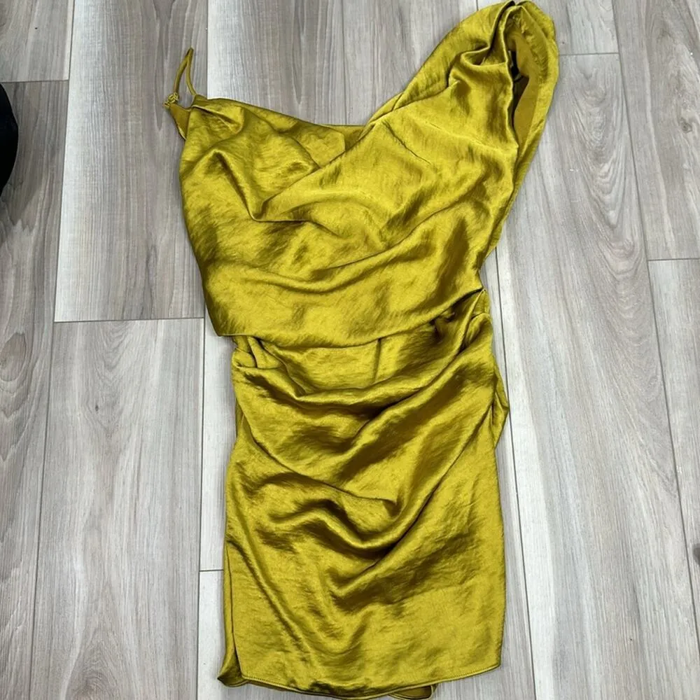 Prettylittlething x Naomi Campbell satin chartreuse cowl neck bodycon dress - Image 7