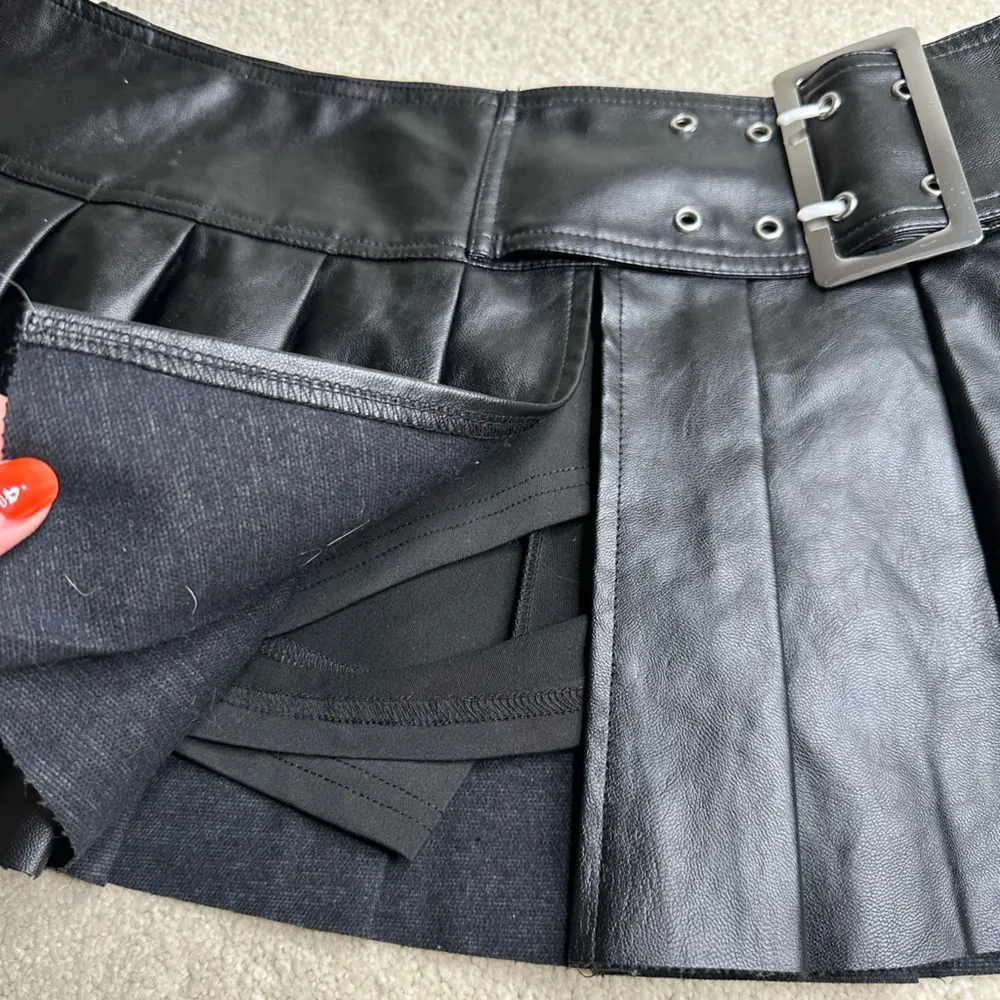 SHEIN Black Faux Leather Skater Mini Skirt with Pleats - Image 5