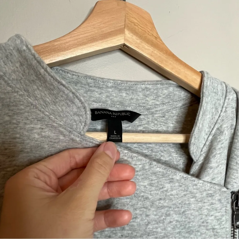 Banana Republic Asymmetrical Grey Long Sleeve Zip Fleece Jacket Size Large - Image 5