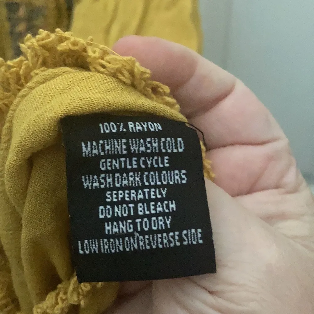 FINAL MARKDOWN Rouge sleeveless peasant style top 2x - Image 4