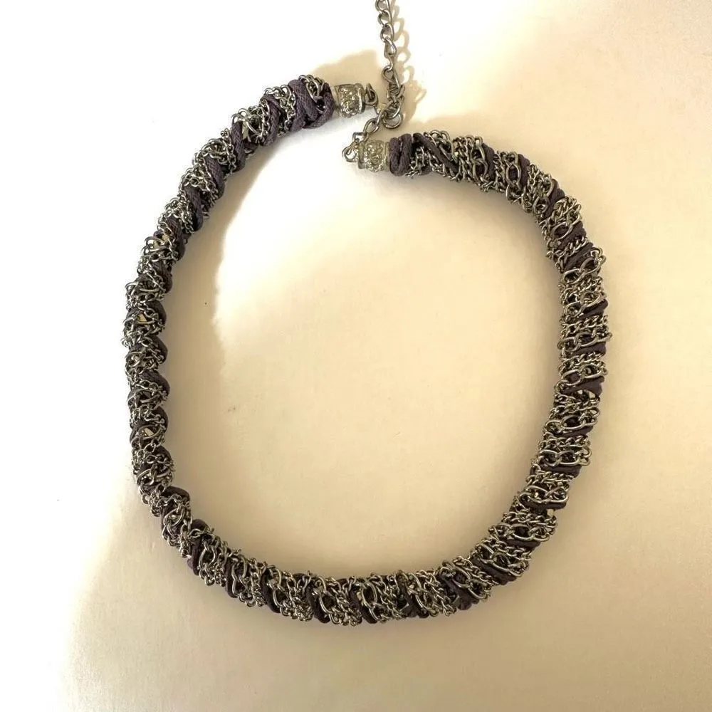 Purple and silver tone twisted necklace - Image 3