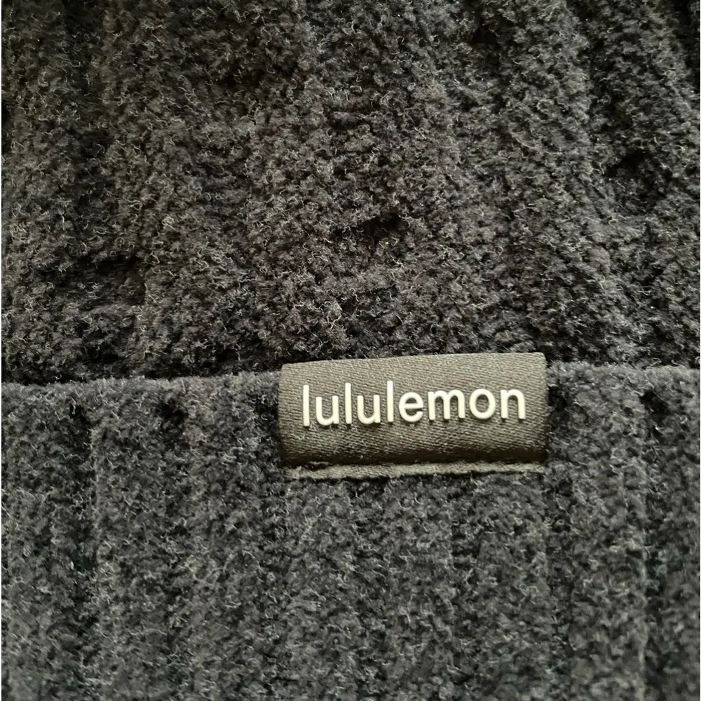 NWT Lululemon Women’s Cable Knit Pom Beanie Black - Image 7