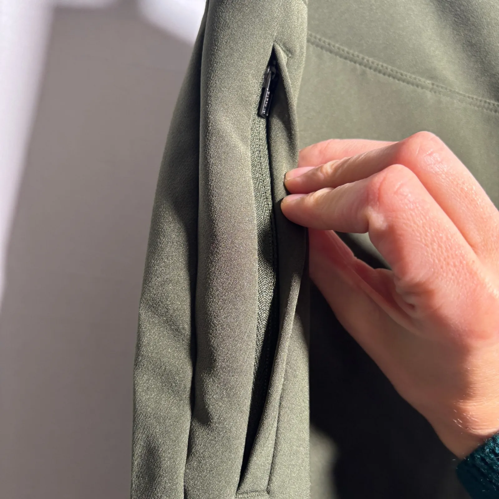 Athleta Brooklyn Mid Rise Ankle Pant Olive Green Womens 10 Work Comfort Stretch - Image 3