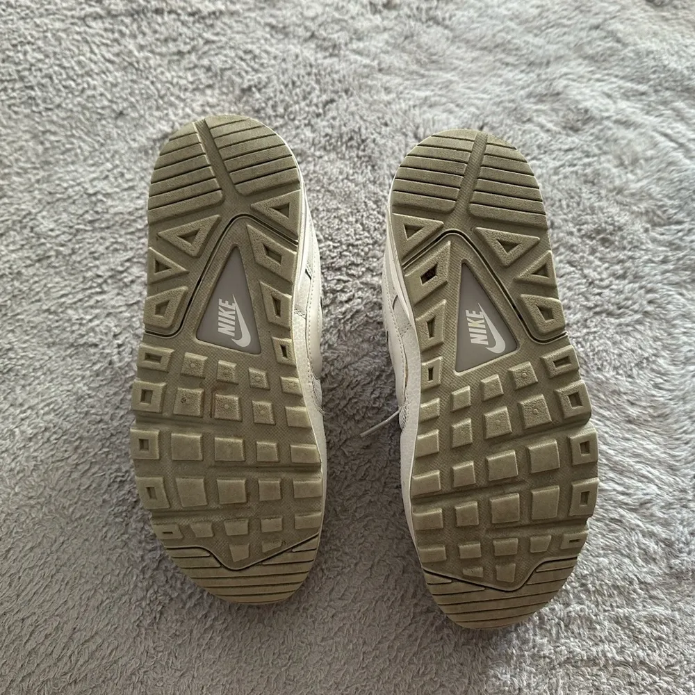 Nike Air Max 90 Women's Casual Sneakers - Image 7