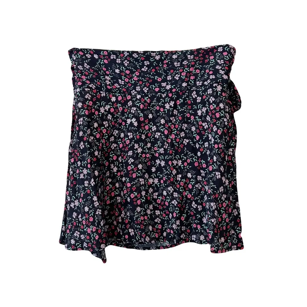 Lovers + Friends Gina Ditsy Floral Wrap Skirt Sz M - Image 4