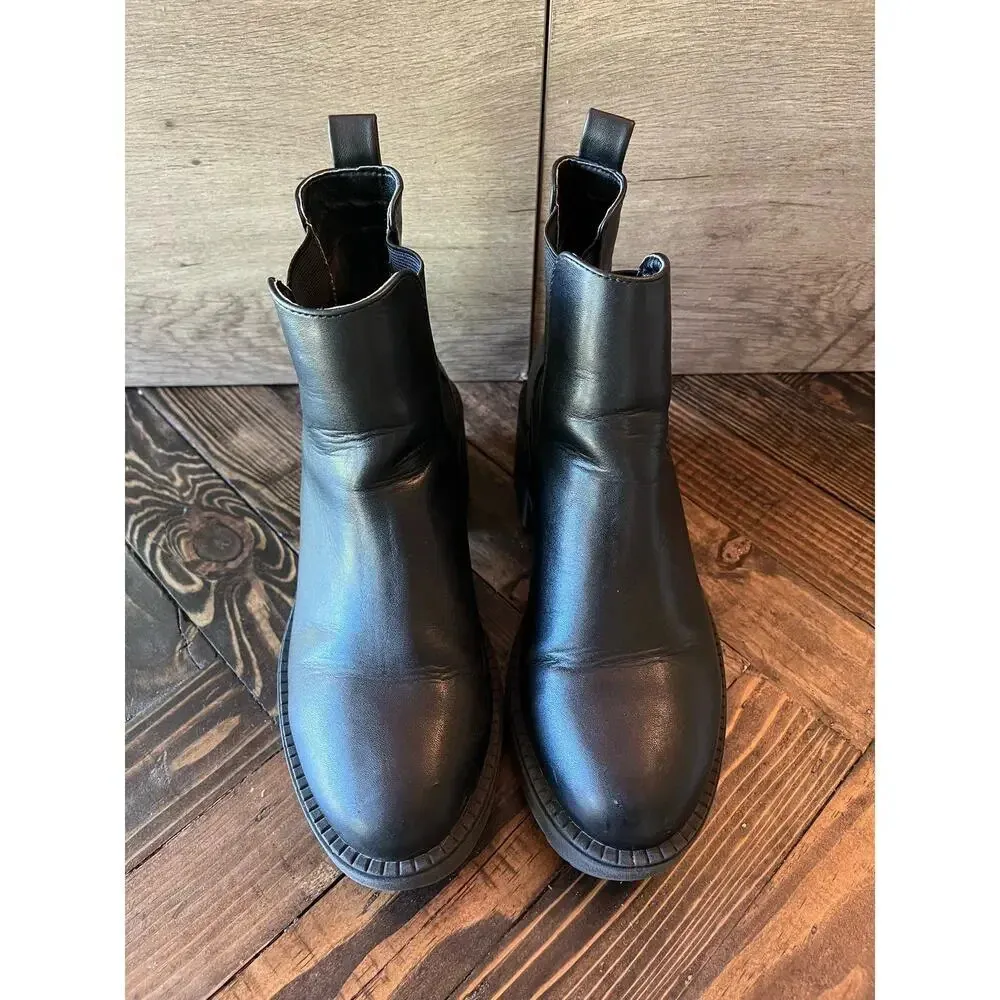 Urban Outfitters Black Leather Chelsea Booties Women’s 7 Neutral Fall Winter - Image 4