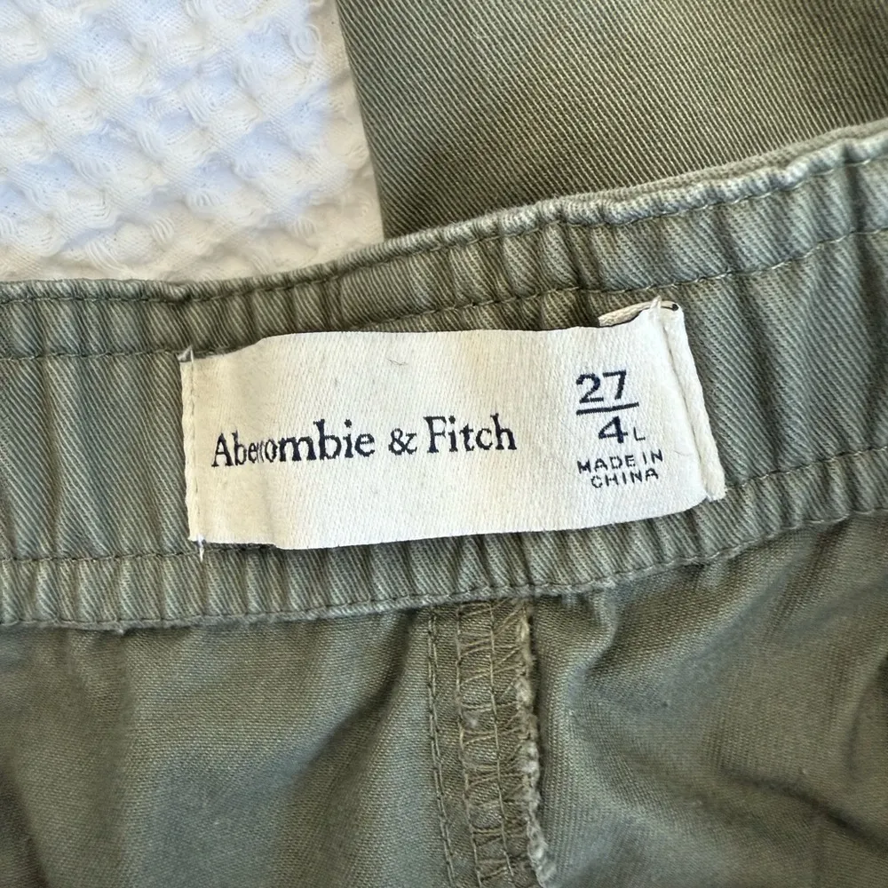 Low Rise Loose Cargo Pants (27 L) - Image 2