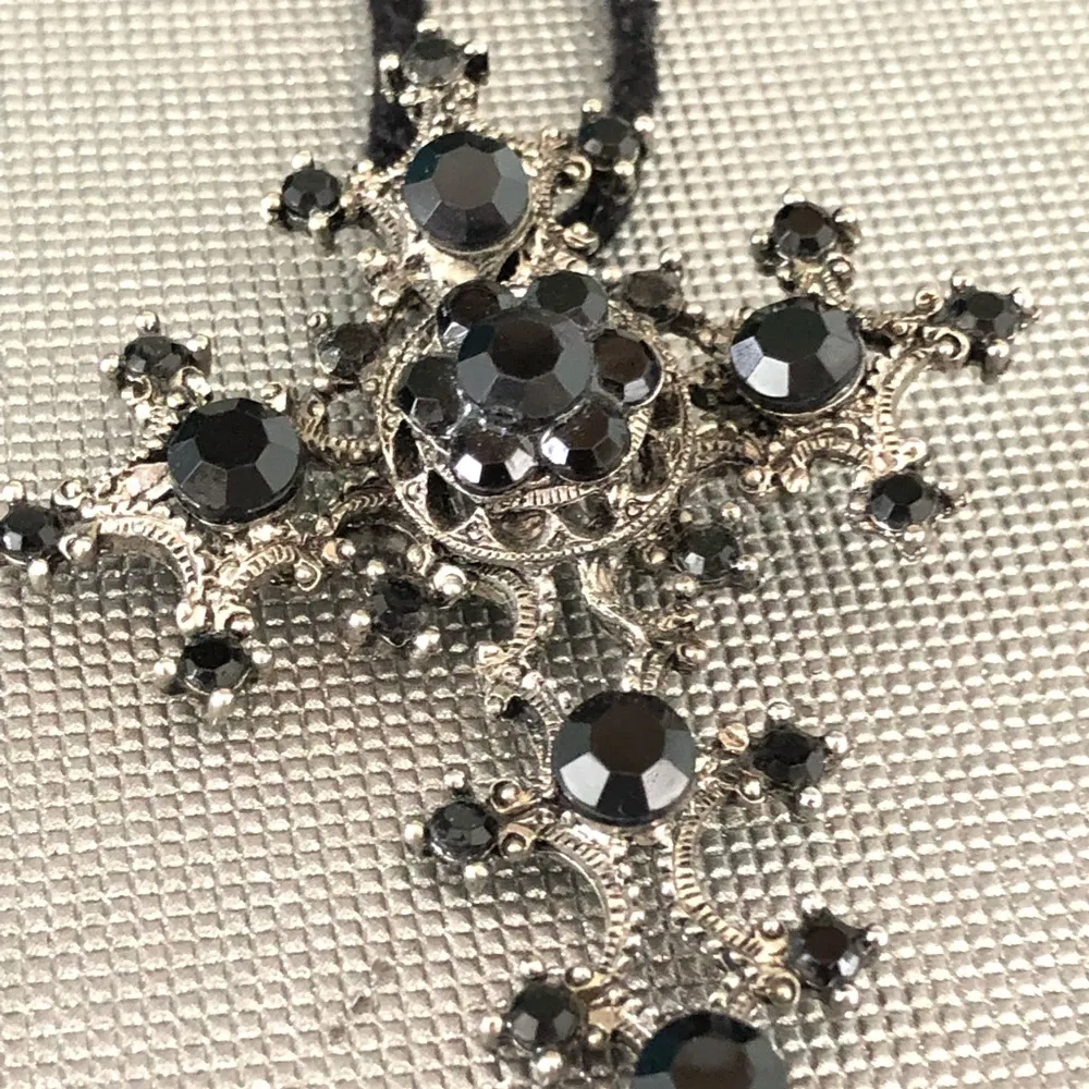 Large 3” Gothic Black Stone cross Pendant on suede necklace & Cross earrings - Image 5