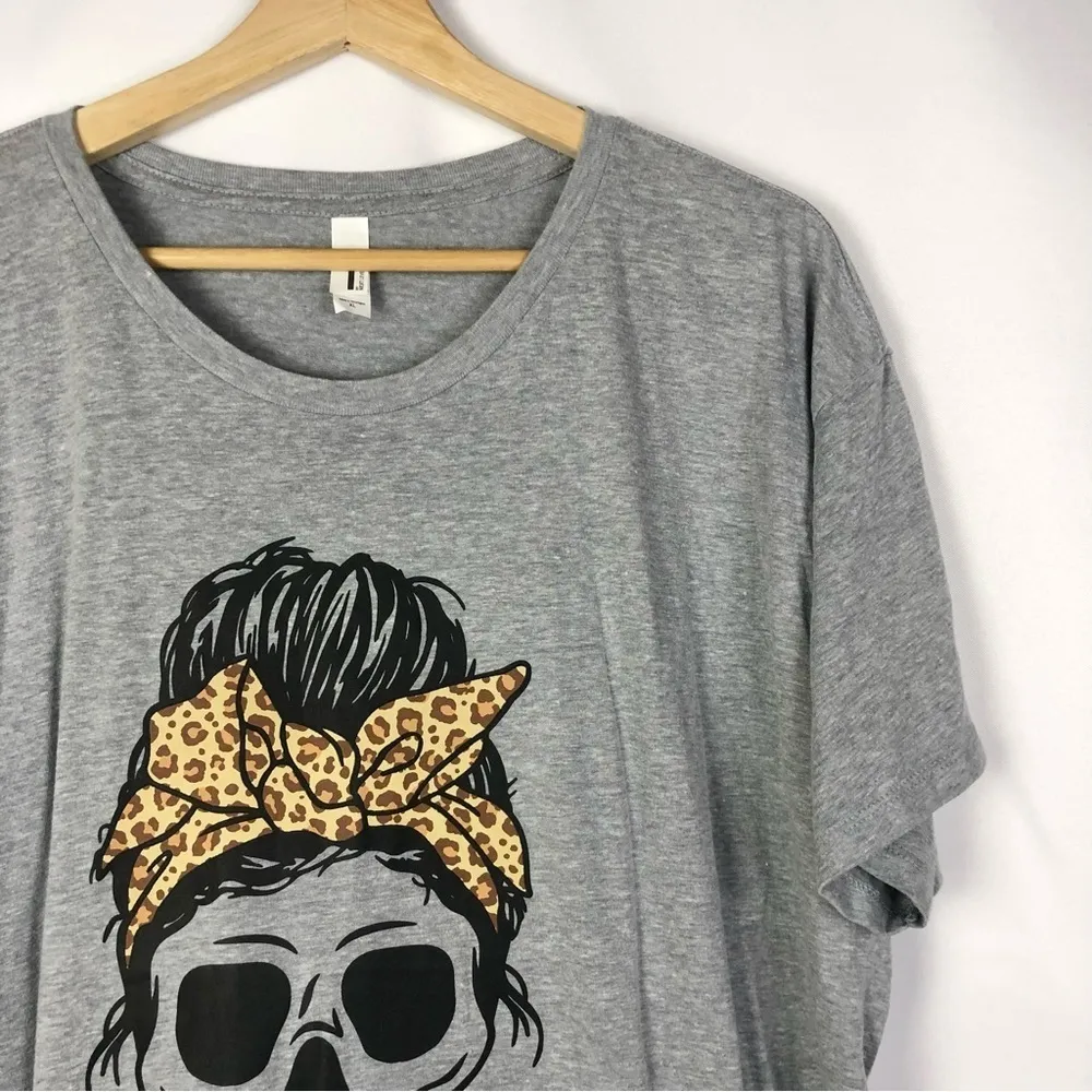 Boutique Gray Skull Messy Bun Leopard Headband Crewneck T-Shirt XL - Image 3