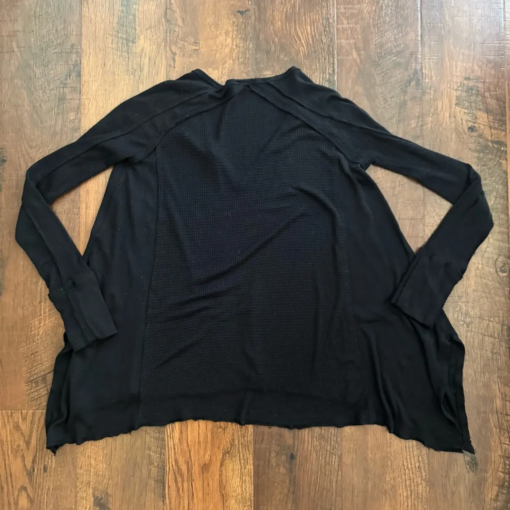 FREE PEOPLE waffle cotton blend V neck, oversized, long sleeve top, size XS - Image 9