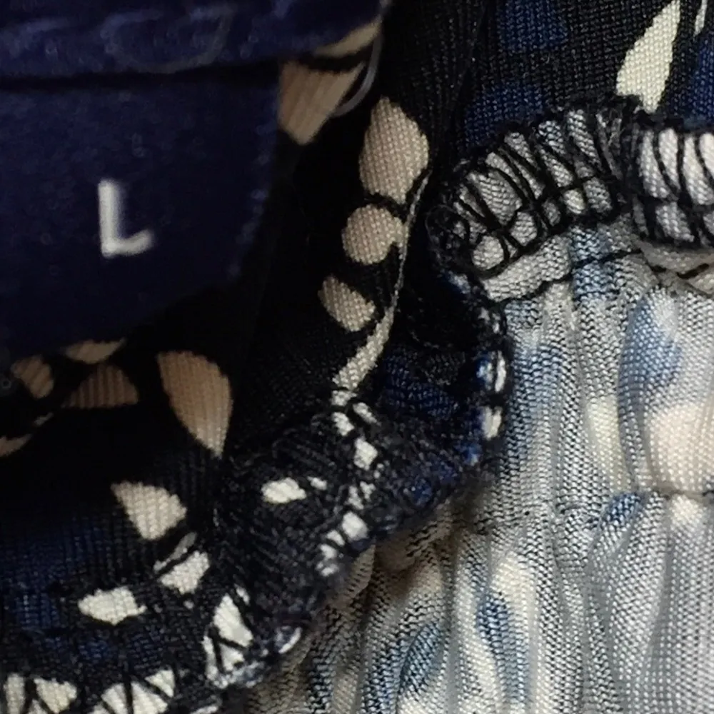 Max Edition Blue and White Floral Sleeveless Large Top EUC - Image 10