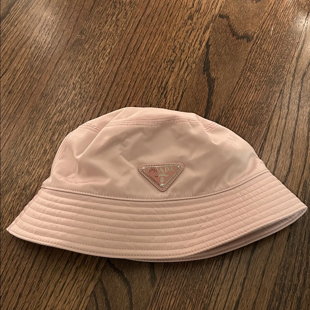prada re-nylon bucket hat alabaster pink - Image 2