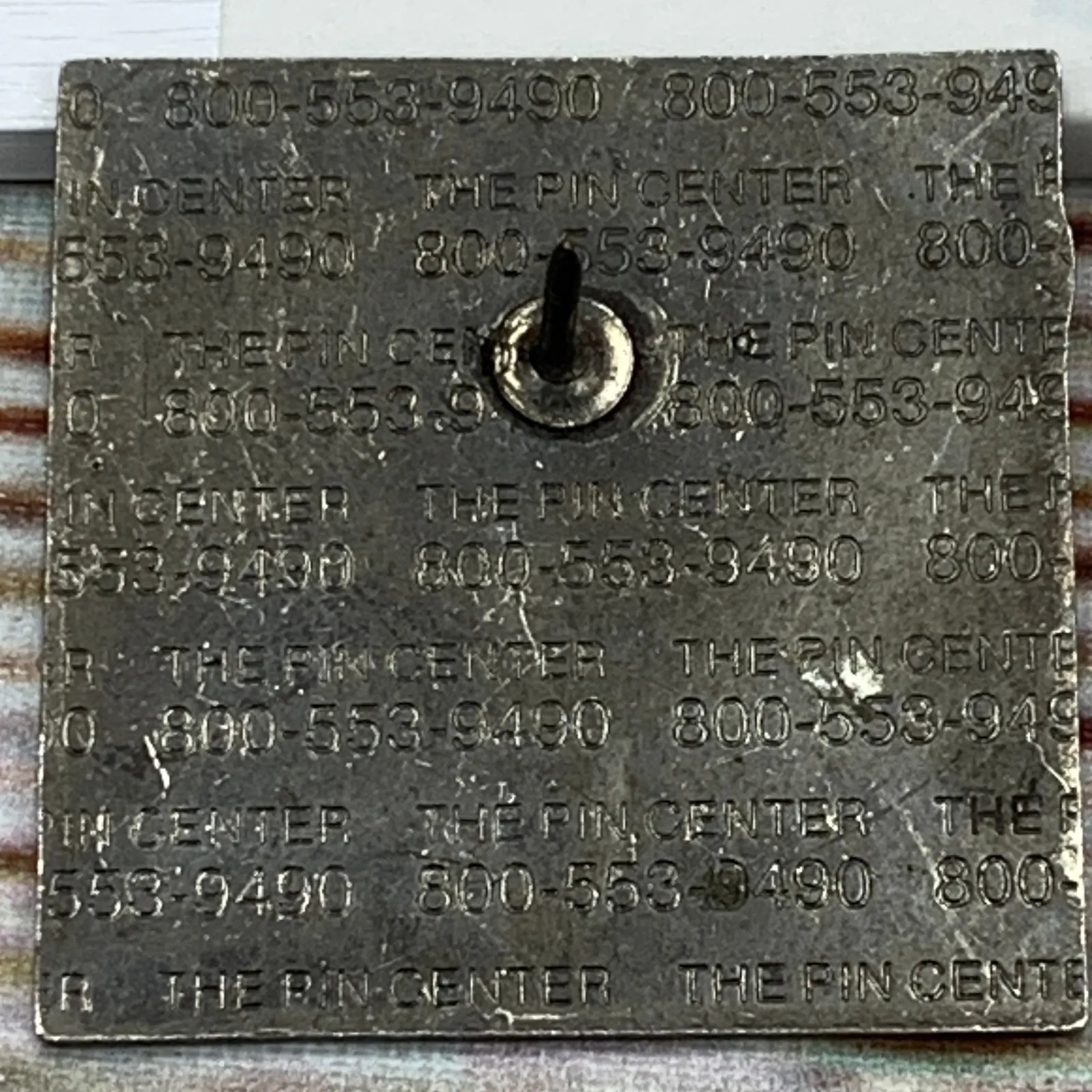 Bonzer Times Outback Steakhouse Lapel Pin‎ Kangaroo Beach Scene Collectible Red - Image 4