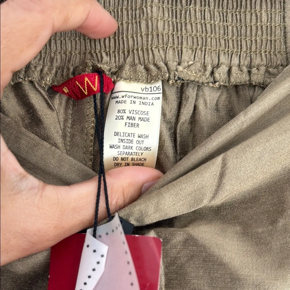 Tan Pantsuit with Classic Design and Versatile Style Size 10 - Image 3