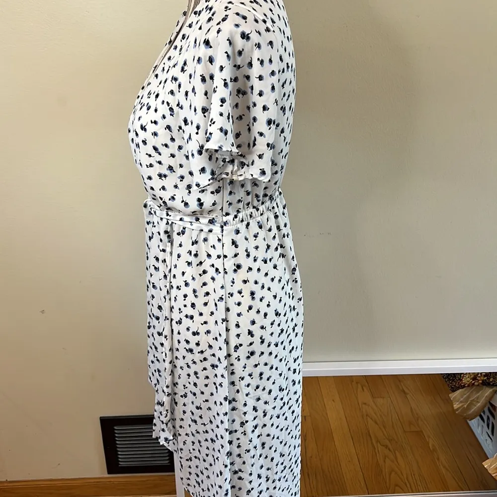 Sienna Sky White and Blue Floral Wrap Dress, Small - Image 4