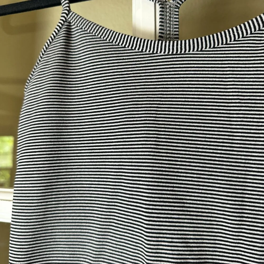 Lululemon Power Y Tank with Built In Bra Size 6 Stripes - Image 3