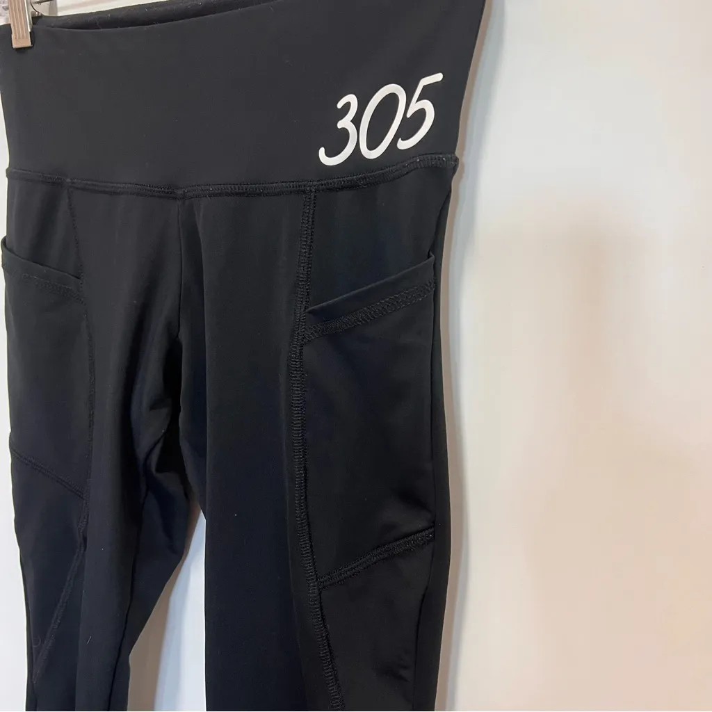 Revolve Strut This “Make Sweat Sexy” Cropped Black Leggings size medium - Image 3