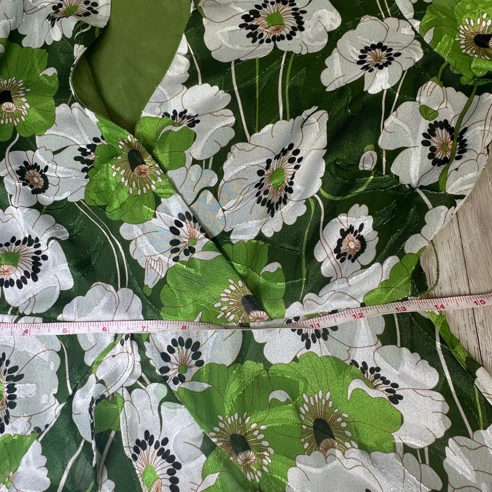 NWT ASTR The Label ruffle front dress green mini long sleeve floral flowy medium - Image 11