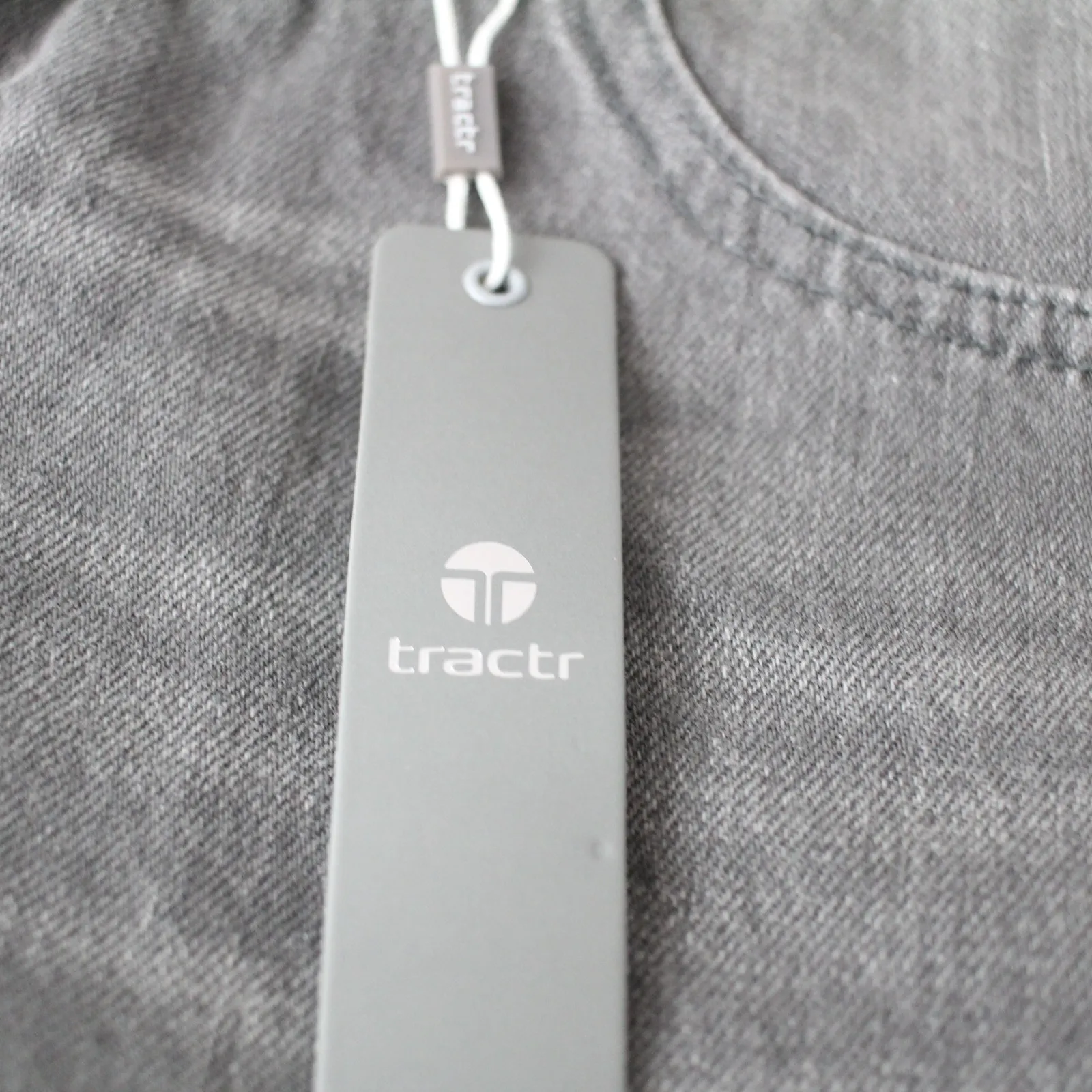 Tractr Brittany Mid Rise Fray Hem Slim Shorts Size 14 NWT Black - Image 4