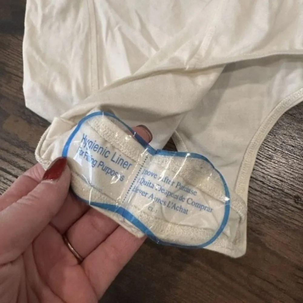 NWT‎ Cale Cream Crew Neck Sleeveless Bodysuit Tank Small - Image 4