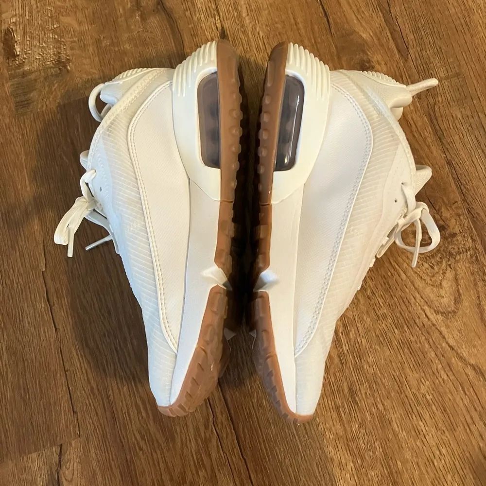 Nike Women’s Air Max 2090 Twist (Fossil Gum). Size 6.5 - Image 14