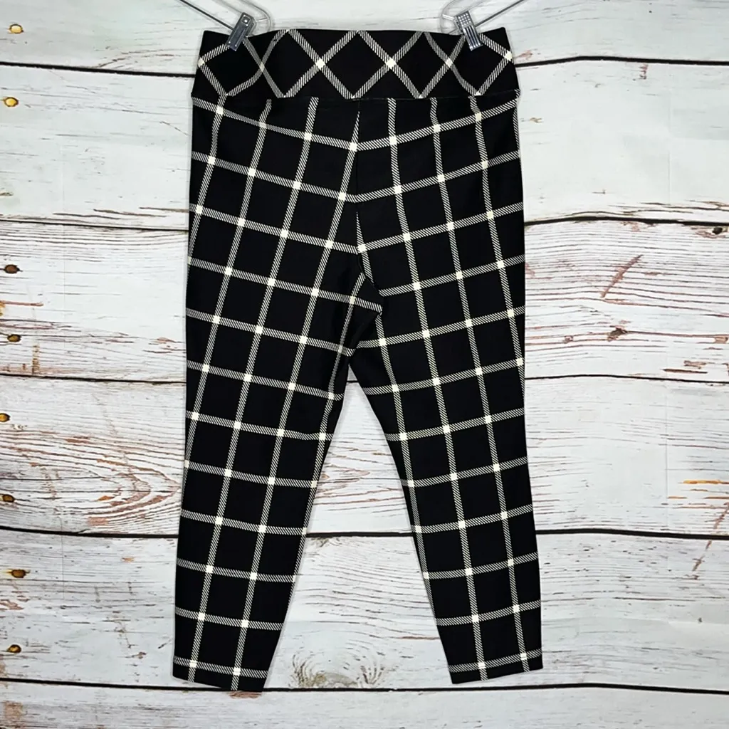 Studio by Torrid NWT 1S Black Plaid Pull-On High Rise Ponte Skinny Pixie Pants - Image 3