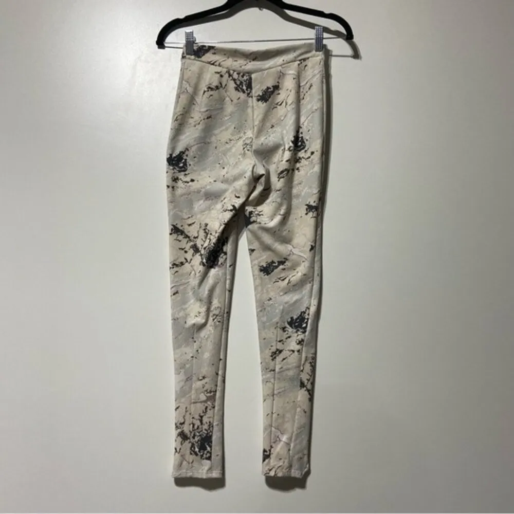 Gymshark Ori White Marble Leggings Size Small - Image 6