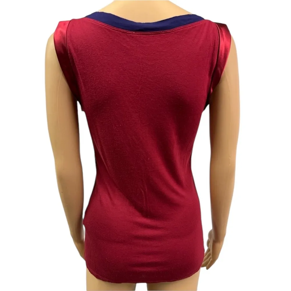 Tahari Boat Neck Multi Color Tee Satin Cap Sleeve Top Womens Small Burgundy - Image 2