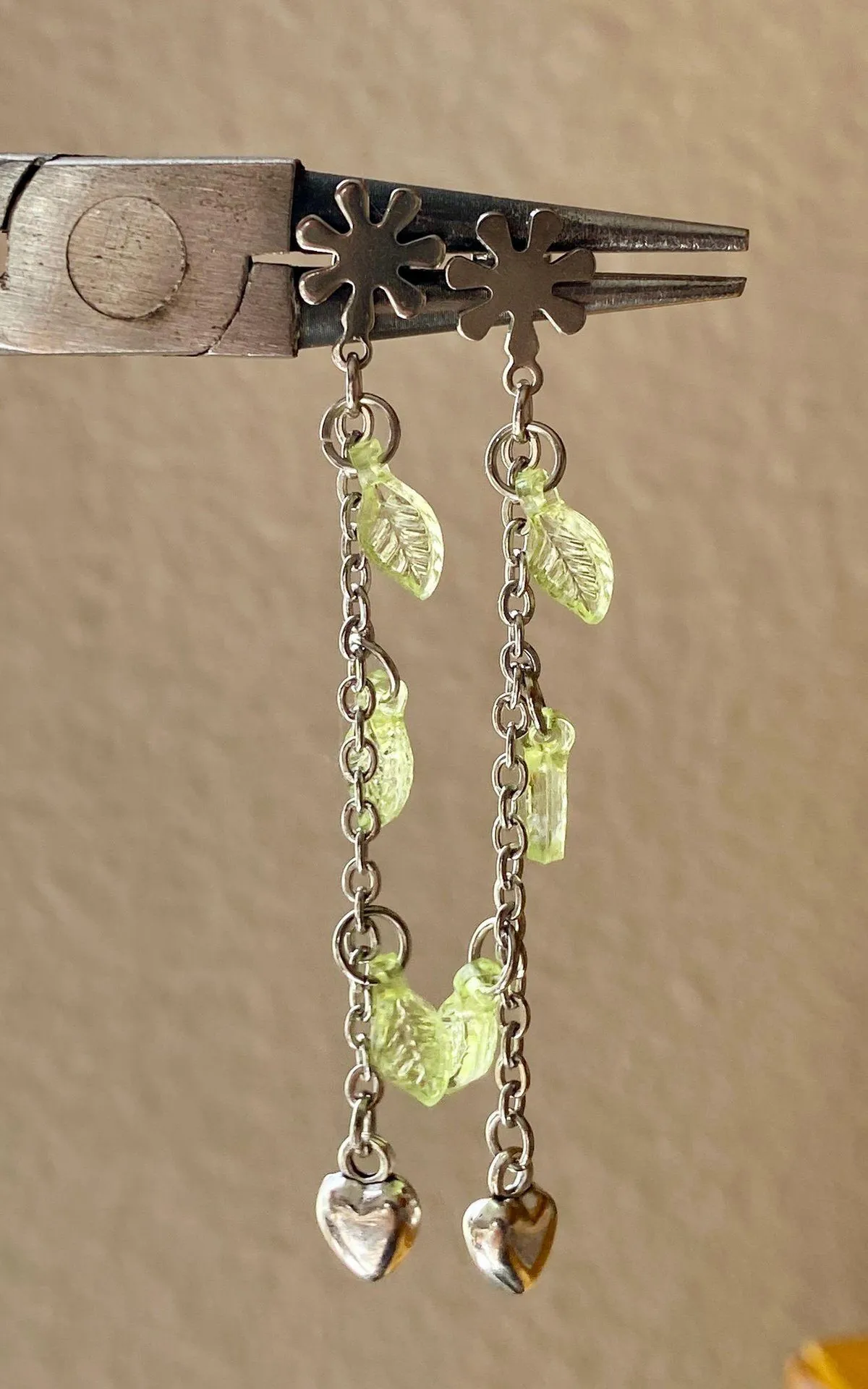 Kawaii fairy whimsical boho style heart & leaf chain dangle earrings ⭐️🍃🌀 - Image 5