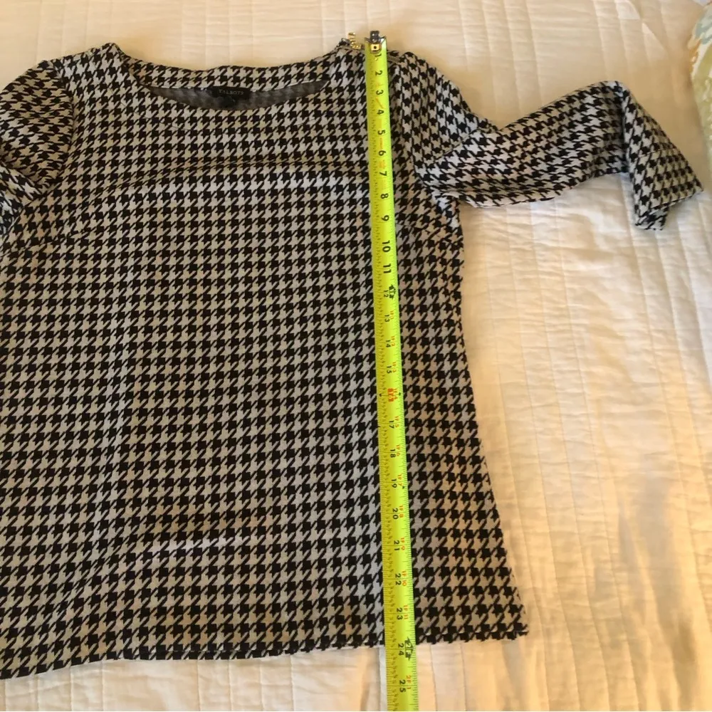 Talbots Houndstooth Zip Neck Knit Top. Size small. - Image 8