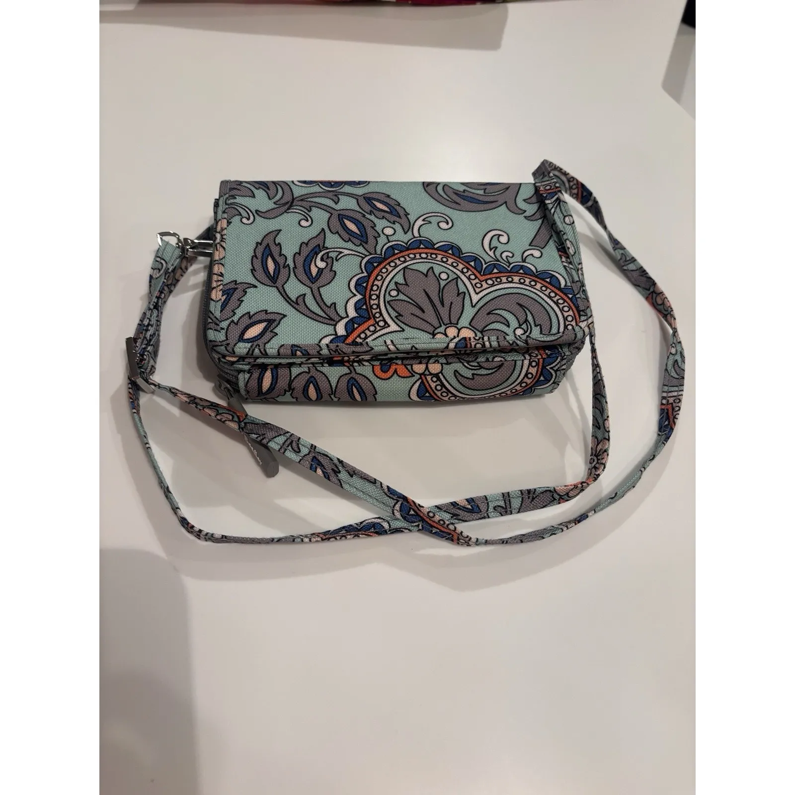 Vera Bradley Quilted Crossbody TriFold Wristlet RFID Wallet Fan Flowers Pattern - Image 4