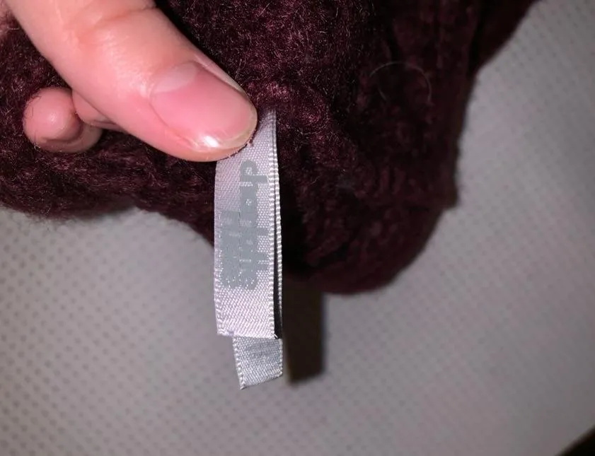 Maroon Knit Scarf - Image 2