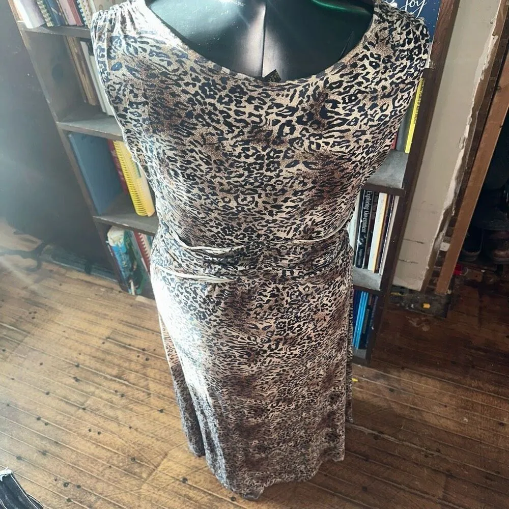 Reba cheetah knit v-neck travelcore sleeveless dress - Image 3