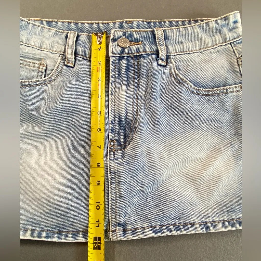 SheIn ‎ Lightwashed Jean Mini Skirt Size Small - Image 3
