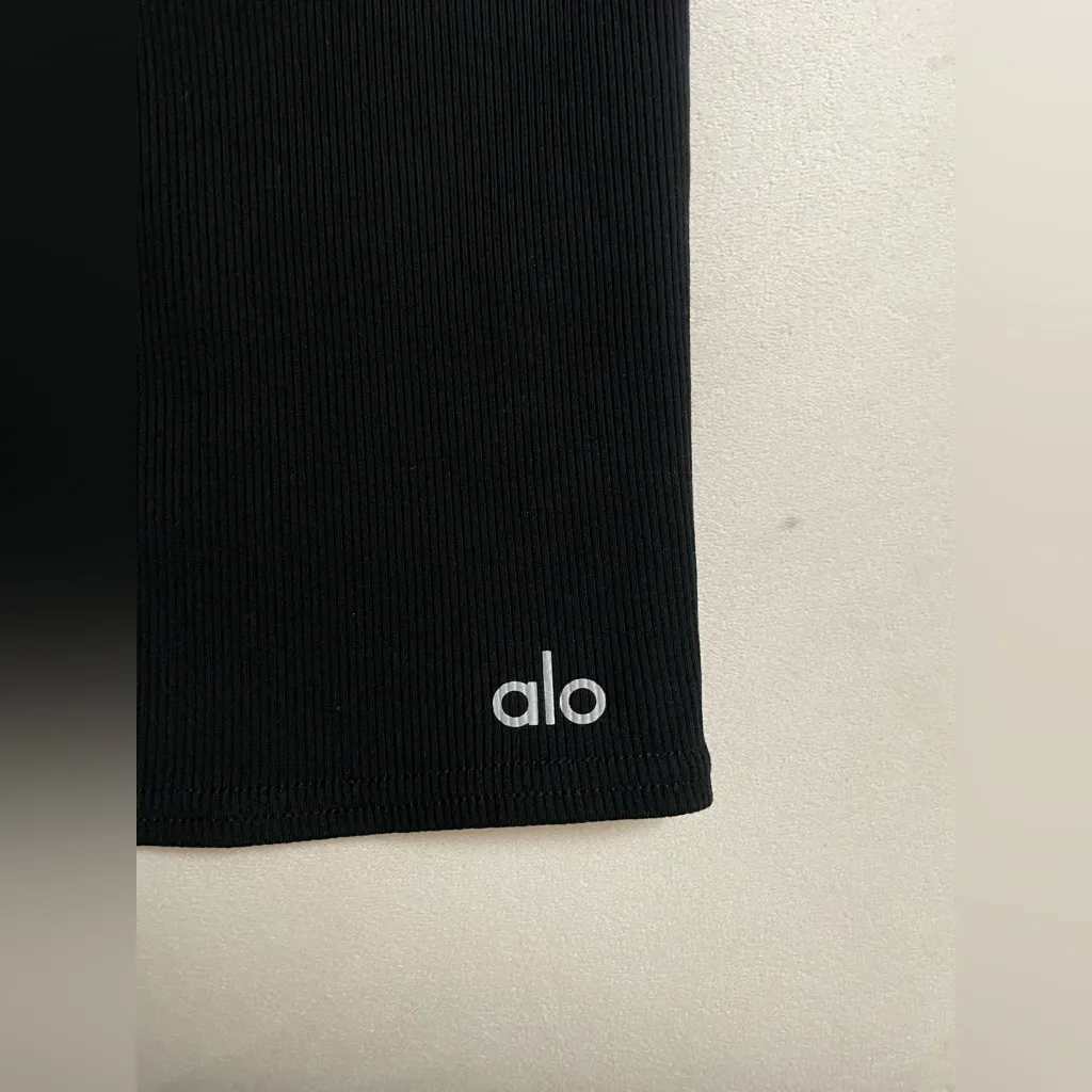 Alo Yoga NWT Goddess Ribbed Short Sleeve dress Black Size M - Image 4