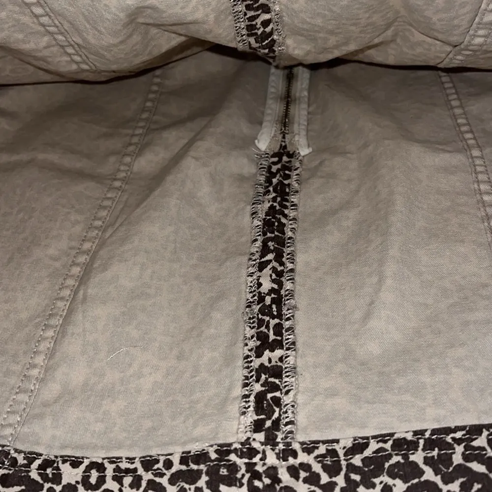 Free People size 10 tea combo leopard print denim skirt - Image 6