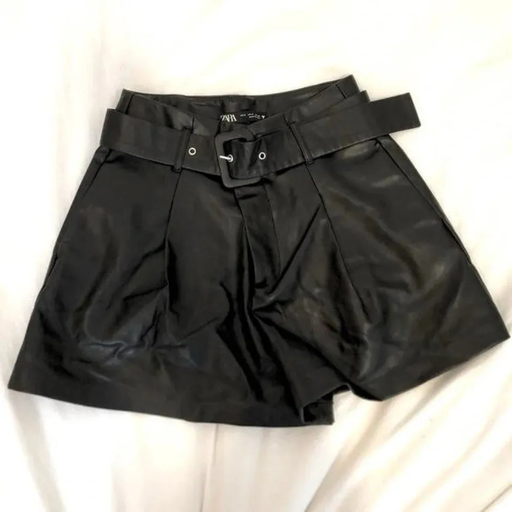 Zara Black faux leather shorts with belt detailing l shorts - Image 3