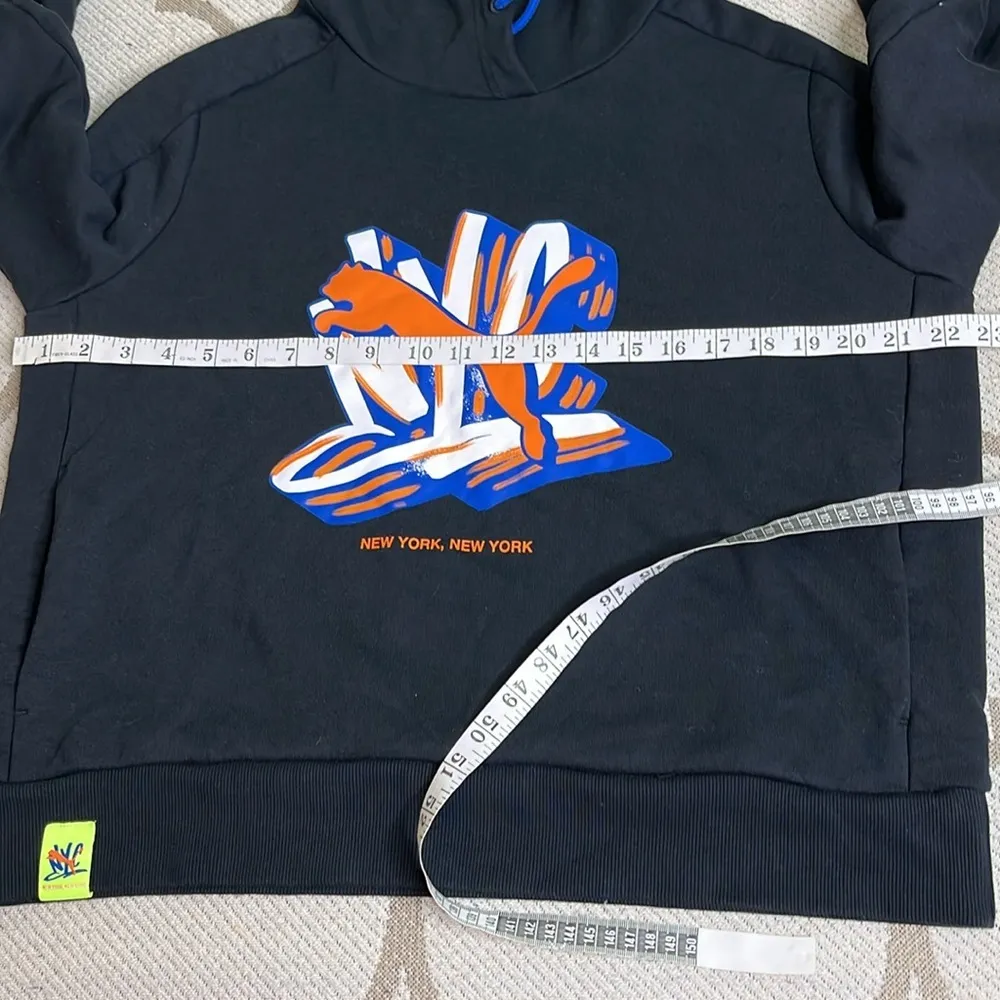 Puma New York City Long Sleeve Hoodie Sweatshirt front pockets - Image 9