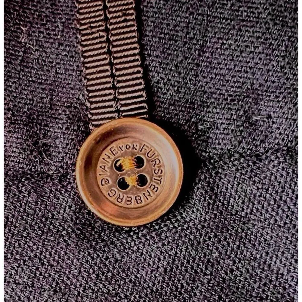 Diane Von Furstenberg Cuffed Mid Rise Pleated Navy Wool‎ Shorts sz 4 Modern - Image 3