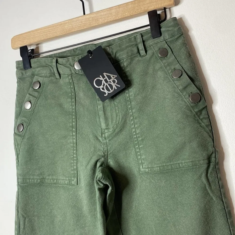 Chaser  NWT Revolve Bermuda Canvas shorts Small green - Image 2