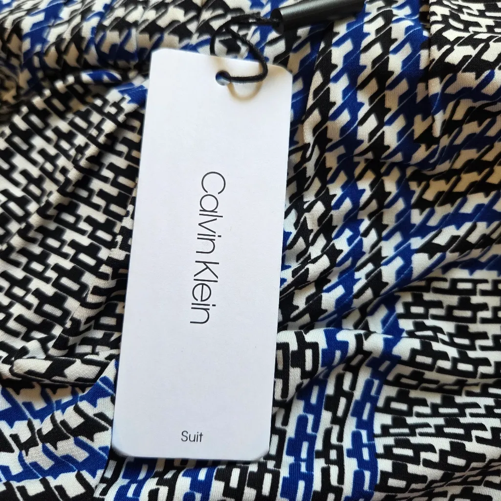 Calvin Klein Blue, Black, and White Sleeveless Blouse NWT - Image 8