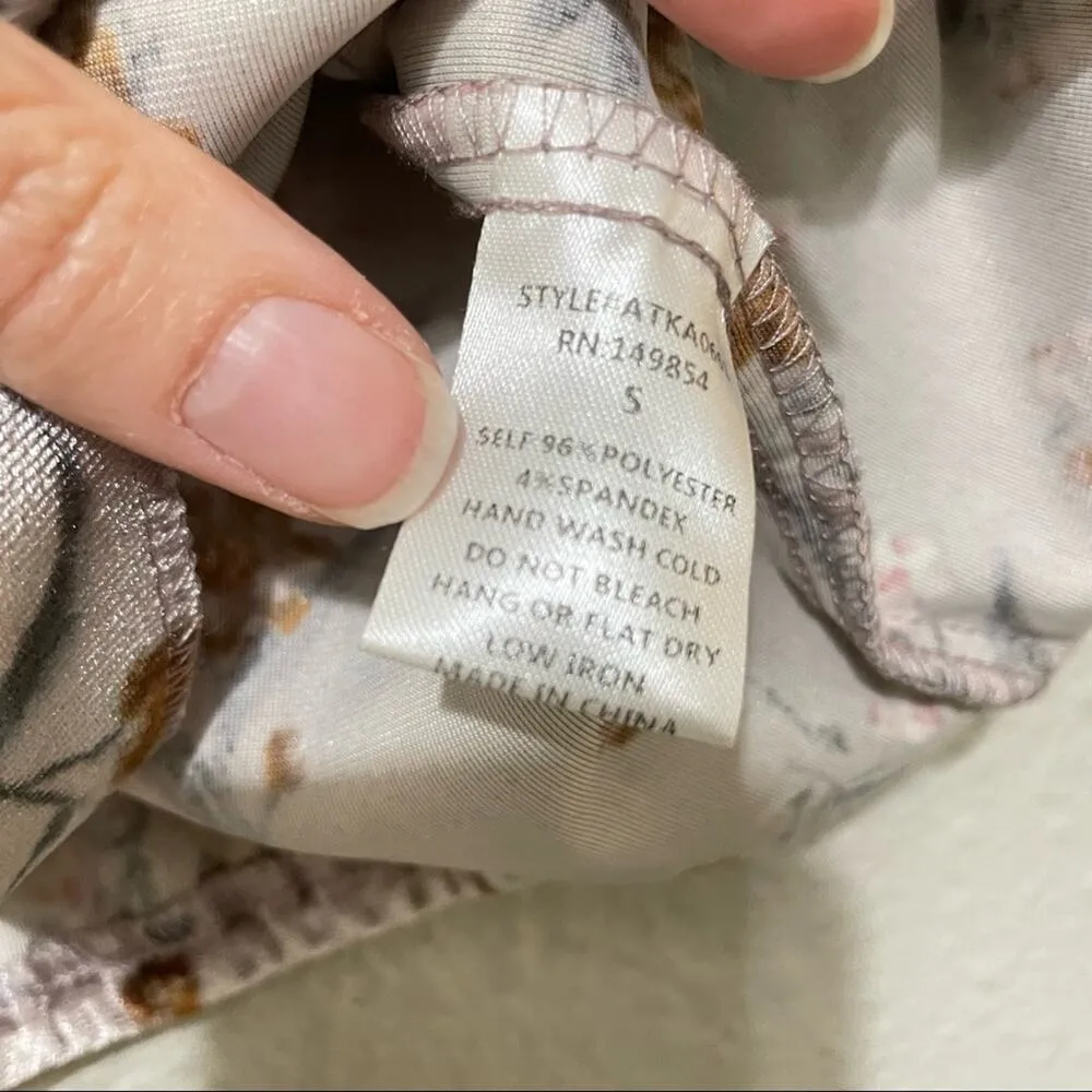 Sadie & Sage Grey Floral Velvet Wrap Crop Top Small Small Short Sleeve Romantic Gray - Image 5