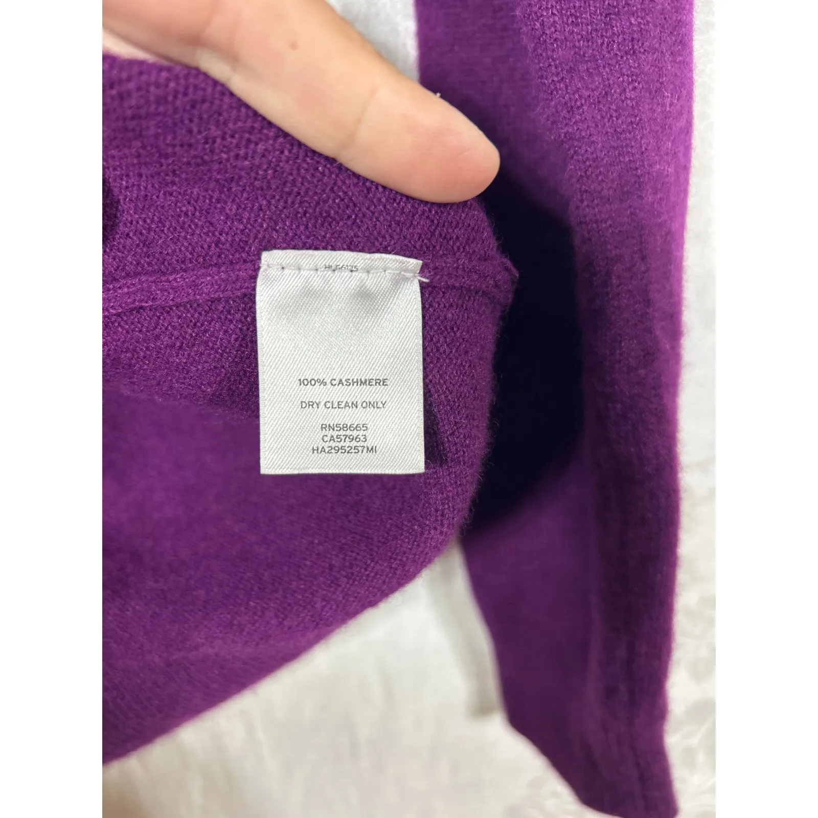 Halogen 100% Cashmere Sweater Medium Purple V Neck Classic - Image 7