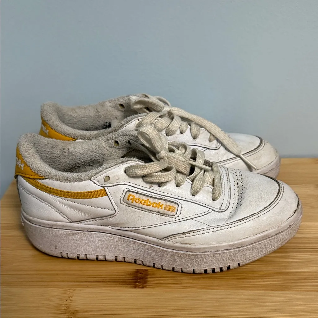 Reebok Club C Double Women's Size 6 Athletic Shoe Sneakers w/yellow accents - Image 3
