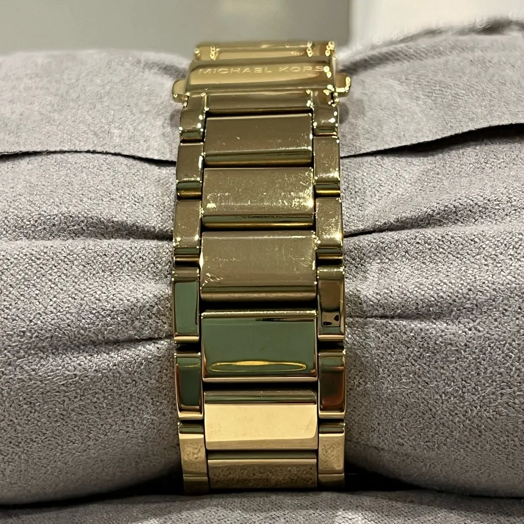 Michael Kors jeweled gold colored watch with‎ box, bag, pillow needs batteries - Image 10