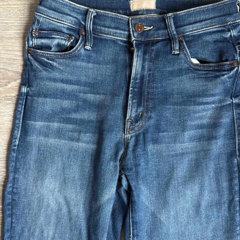 MOTHER The Insider Crop Step Fray Flared Jeans in Sweet And Sassy 25 Blue - Image 8