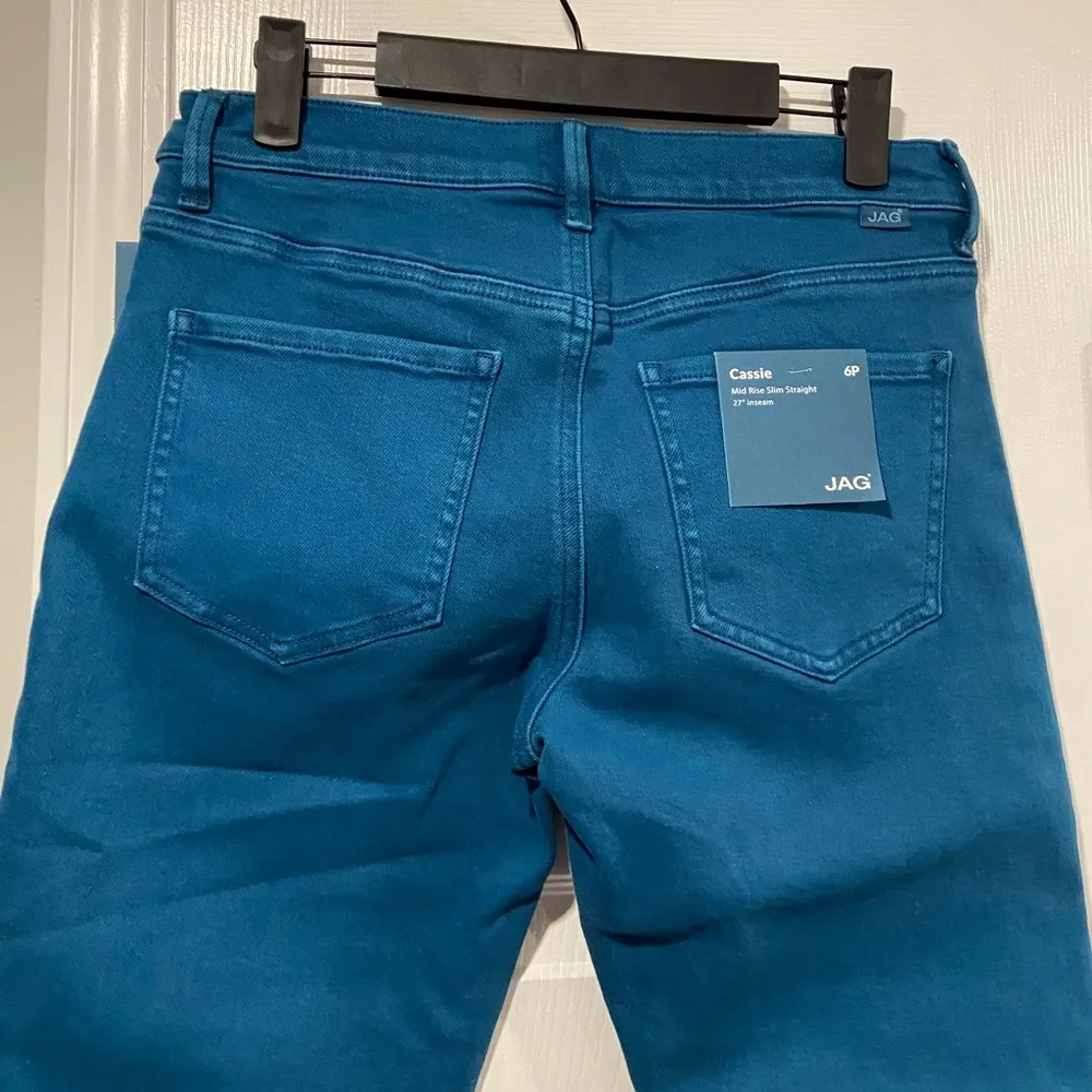NWT JAG Size 6P Cassie Moroccan Blue Cassie Mid Rise Slim Fit Straight Leg Jeans - Image 4