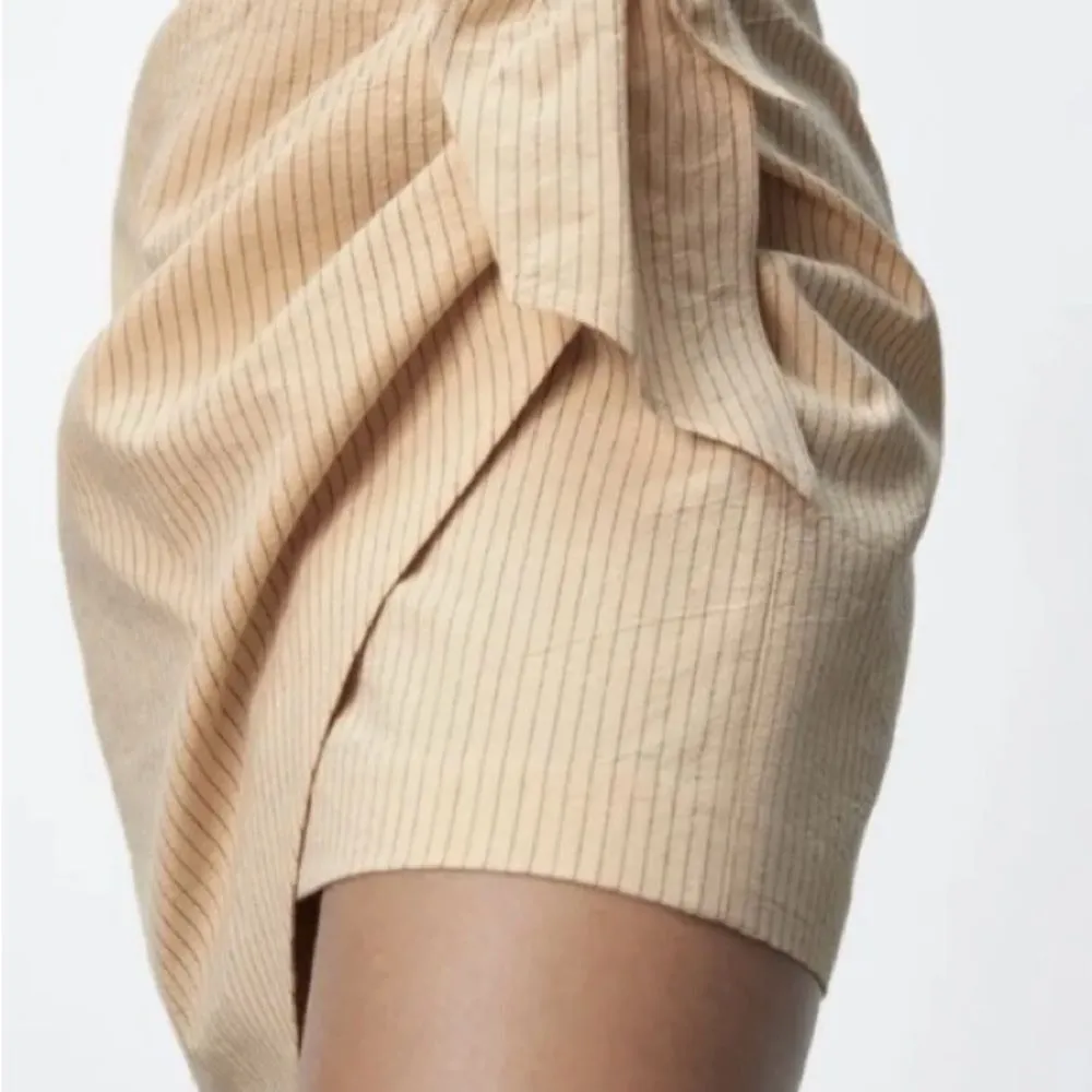 Zara pinstriped tan draped zipper mini skirt with bow - Image 4