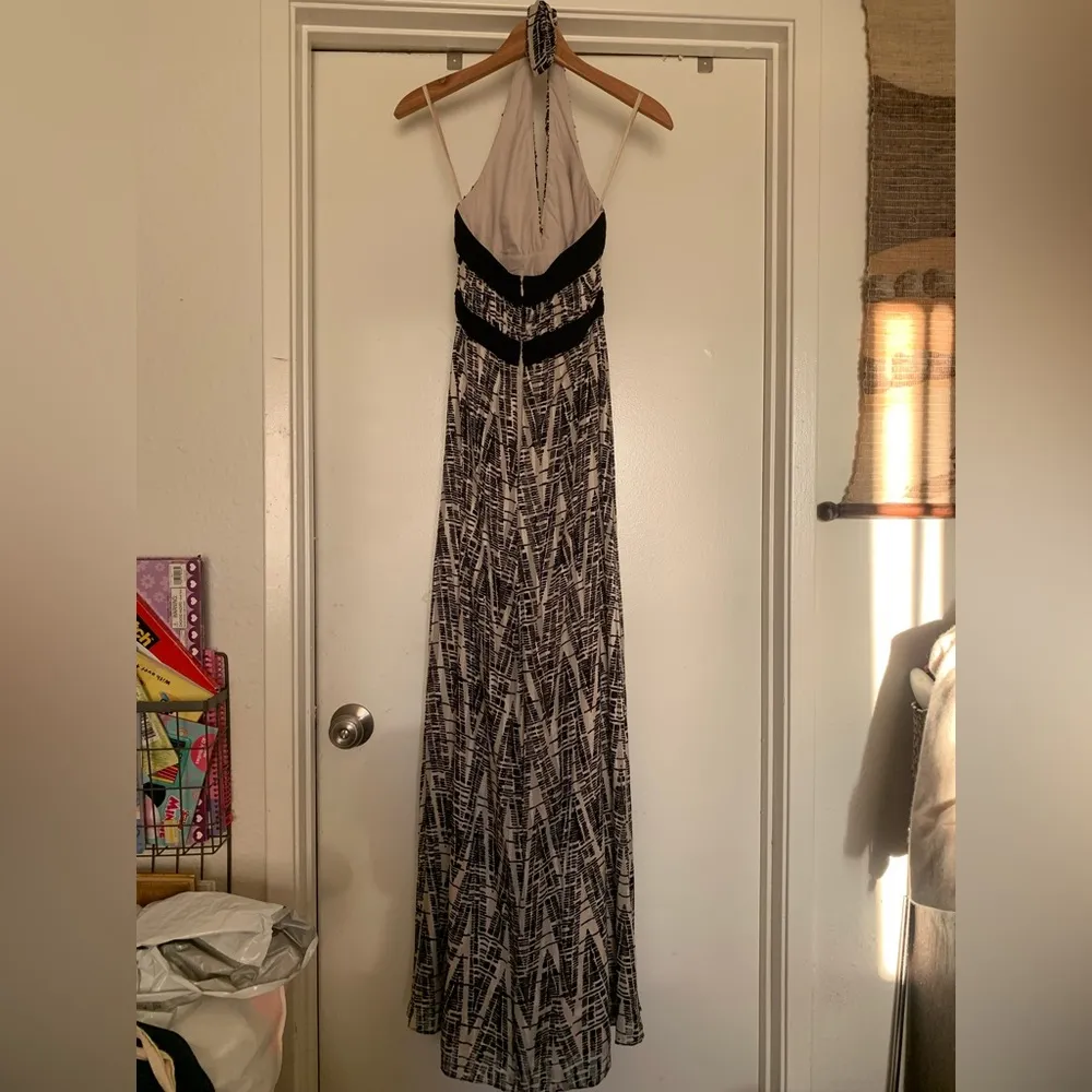 BCBG MAX AZRIA Silk Woven Gown in
Vapor Comb - Image 6