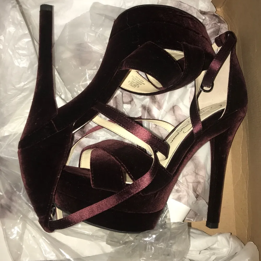 maroon jessica simpson velvet heels 6.5 - Image 4